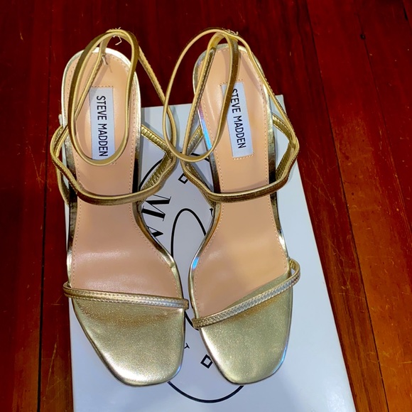 Metallic Gold strappy high heels - Picture 3 of 5